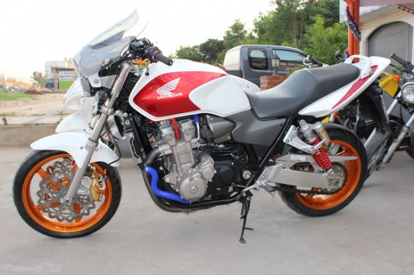 ขาย HONDA CB1300 หัวฉีด ทะเบียนแท้ .สมอ ตอง555 โอนขนส่ง แต่งเต็ม ขาย HONDA CB1300 หัวฉีด ทะเบียนแท้ .สมอ ตอง555 โอนขนส่ง แต่งเต็ม