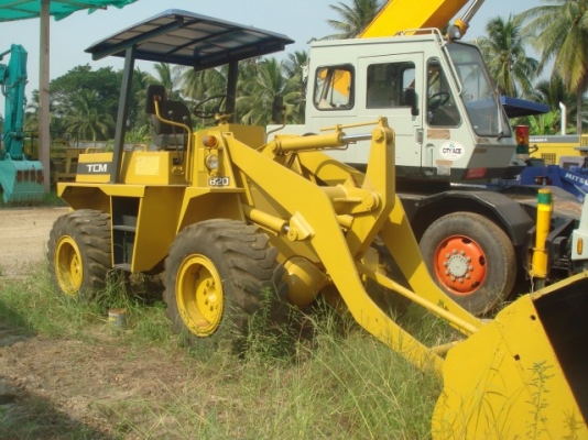 ละอองดาวแทรคเตอร์ ขาย รถตักล้อยาง TCM 820 มือสองเก่าจากนอกสภาพดีราคาถูก พร้อมสำหรับการใช้งาน