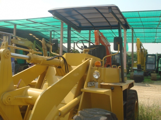 ละอองดาวแทรคเตอร์ ขาย รถตักล้อยาง TCM 820 มือสองเก่าจากนอกสภาพดีราคาถูก พร้อมสำหรับการใช้งาน