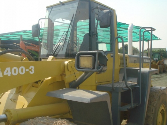 ละอองดาวแทรคเตอร์ ขายรถตักล้อยางยี่หัอ KOMATSU WA400-3 มือสองเก่าจากนอกสภาพดีราคาถูก พร้อมสำหรับการใช้งาน