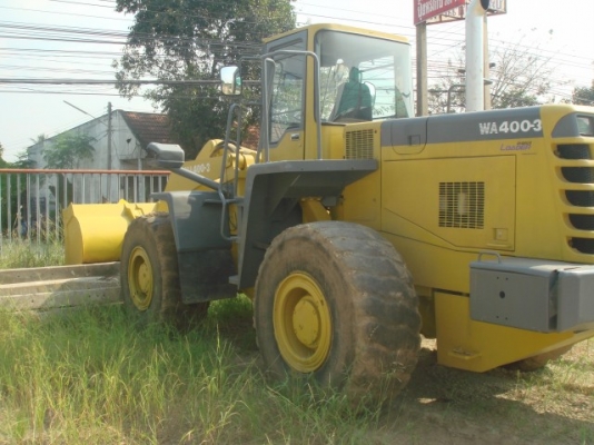 ละอองดาวแทรคเตอร์ ขายรถตักล้อยางยี่หัอ KOMATSU WA400-3 มือสองเก่าจากนอกสภาพดีราคาถูก พร้อมสำหรับการใช้งาน
