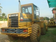 ละอองดาวแทรคเตอร์ ขายรถตักล้อยางยี่หัอ KOMATSU WA300-1 มือสองเก่าจากนอกสภาพดีราคาถูก พร้อมสำหรับการใช้งาน