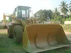 ละอองดาวแทรคเตอร์ ขายรถตักล้อยางยี่หัอ KOMATSU WA300-1 มือสองเก่าจากนอกสภาพดีราคาถูก พร้อมสำหรับการใช้งาน
