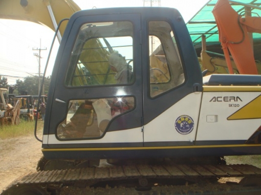 ละอองดาวแทรคเตอร์ ขาย รถแบคโฮ ยี่ห้อ KOBELCO SK120-1 มือสองเก่าจากนอกสภาพดีราคาถูก พร้อมสำหรับการใช้งาน