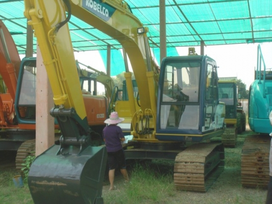 ละอองดาวแทรคเตอร์ ขาย รถแบคโฮ ยี่ห้อ KOBELCO SK120-1 มือสองเก่าจากนอกสภาพดีราคาถูก พร้อมสำหรับการใช้งาน