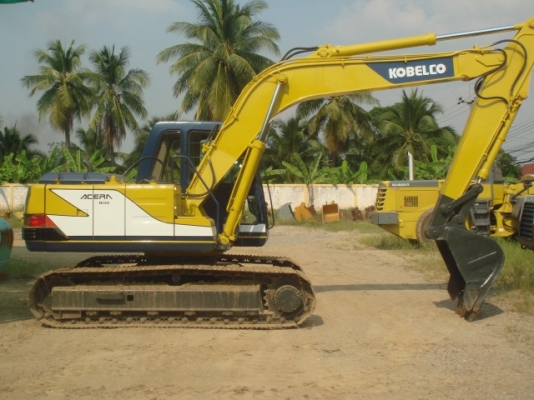 ละอองดาวแทรคเตอร์ ขาย รถแบคโฮ ยี่ห้อ KOBELCO SK120-1 มือสองเก่าจากนอกสภาพดีราคาถูก พร้อมสำหรับการใช้งาน