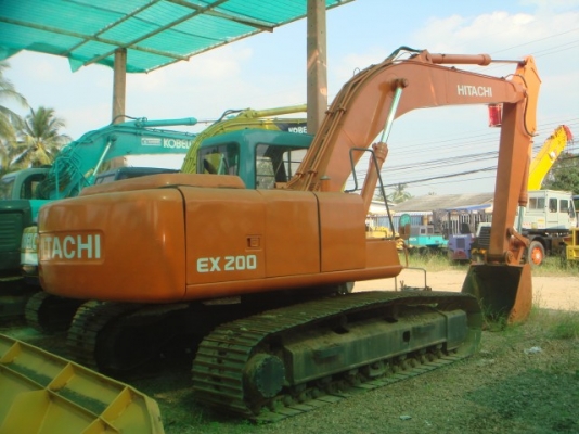 ละอองดาวแทรคเตอร์ ขาย รถแบคโฮ ยี่ห้อ HITACHI EX200-3 มือสองเก่าจากนอกสภาพดีราคาถูก พร้อมสำหรับการใช้งาน