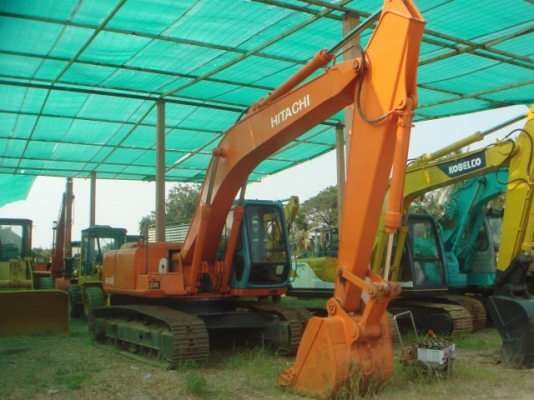 ละอองดาวแทรคเตอร์ ขาย รถแบคโฮ ยี่ห้อ HITACHI EX200-3 มือสองเก่าจากนอกสภาพดีราคาถูก พร้อมสำหรับการใช้งาน