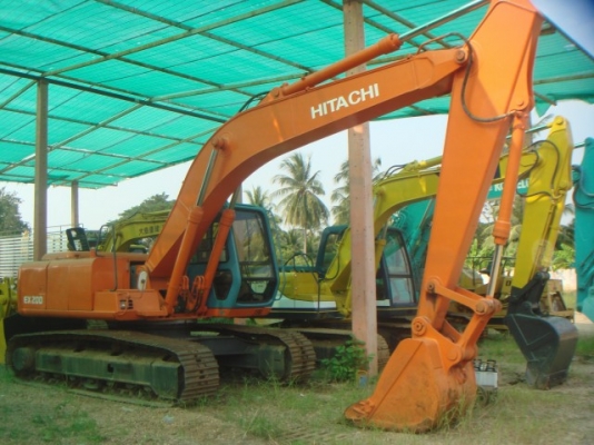 ละอองดาวแทรคเตอร์ ขาย รถแบคโฮ ยี่ห้อ HITACHI EX200-3 มือสองเก่าจากนอกสภาพดีราคาถูก พร้อมสำหรับการใช้งาน