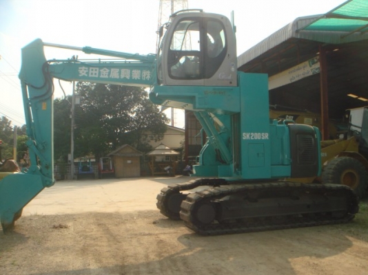 ละอองดาวแทรคเตอร์ ขาย รถแบคโฮ ยี่ห้อ KOBELCO SK 200SR มือสองเก่าจากนอกสภาพดีราคาถูก พร้อมสำหรับการใช้งาน
