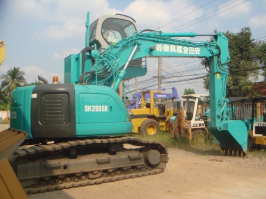 ละอองดาวแทรคเตอร์ ขาย รถแบคโฮ ยี่ห้อ KOBELCO SK 200SR มือสองเก่าจากนอกสภาพดีราคาถูก พร้อมสำหรับการใช้งาน
