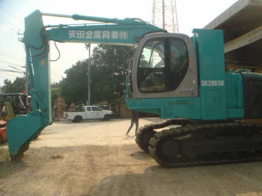 ละอองดาวแทรคเตอร์ ขาย รถแบคโฮ ยี่ห้อ KOBELCO SK 200SR มือสองเก่าจากนอกสภาพดีราคาถูก พร้อมสำหรับการใช้งาน