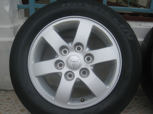 ขายล้อแม็กเดิม mitsubishi pajero 16"x7" 6/139 et38+ยางปี 10( 081-3747940 )