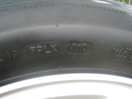 ขายล้อแม็กเดิม mitsubishi pajero 16"x7" 6/139 et38+ยางปี 10( 081-3747940 )