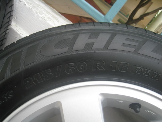 ขายล้อแม็กเดิม mitsubishi pajero 16"x7" 6/139 et38+ยางปี 10( 081-3747940 )