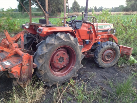 ขายด่วน kubota L1-24  4WD ดันหน้า+ โรตารี่+ ผานพรวน