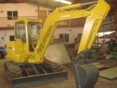 ละอองดาวแทรคเตอร์ ขายรถแบคโฮยี่หัอ KOMATSU PC40-8 มือสองเก่าจากนอกสภาพดีราคาถูก พร้อมสำหรับการใช้งาน