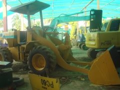ละอองดาวแทรคเตอร์ ขายรถตักล้อยางยี่หัอ KOMATSU 510 มือสองเก่าจากนอกสภาพดีราคาถูก พร้อมสำหรับการใช้งาน
