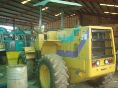 ละอองดาวแทรคเตอร์ ขายรถตักล้อยางยี่หัอ KOMATSU 510 มือสองเก่าจากนอกสภาพดีราคาถูก พร้อมสำหรับการใช้งาน