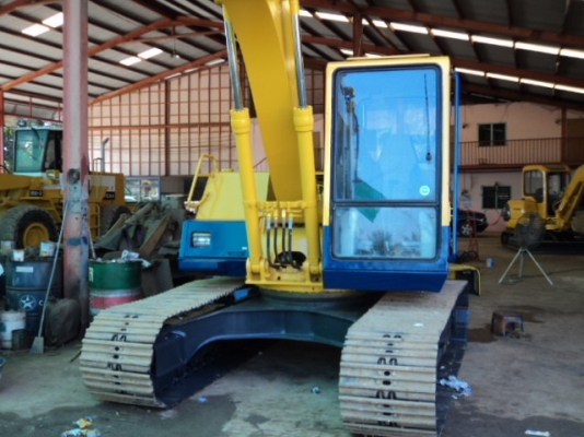 ละอองดาวแทรคเตอร์ ขายรถแบคโฮยี่หัอ KOMATSU PC100-5มือสองเก่าจากนอกสภาพดีราคาถูก พร้อมสำหรับการใช้งาน