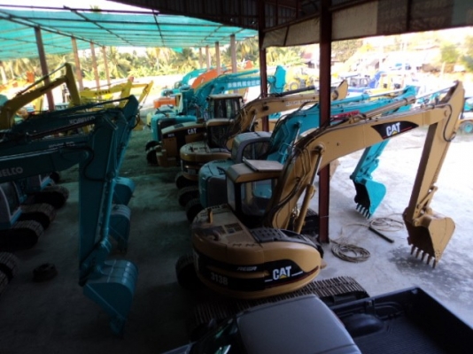 ละอองดาวแทรคเตอร์ ขายรถแบคโฮยี่หัอ KOMATSU PC120-6 มือสองเก่าจากนอกสภาพดีราคาถูก พร้อมสำหรับการใช้งาน