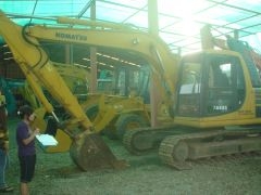 ละอองดาวแทรคเตอร์ ขายรถแบคโฮยี่หัอ KOMATSU PC120 มือสองเก่าจากนอกสภาพดีราคาถูก พร้อมสำหรับการใช้งาน