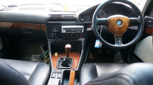 ขายBMW 520i. 120000 บาท พร้อมใช้ ถูกๆ ไม่มีที่จอดแล้ว