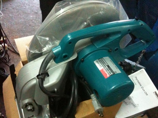 MAKITA รุ่น 2414NB แท่นตัดเหล็กไฟเบอร์ 355mm (14") 2000W MAKITA รุ่น 2414NB แท่นตัดเหล็กไฟเบอร์ 355mm (14") 2000W