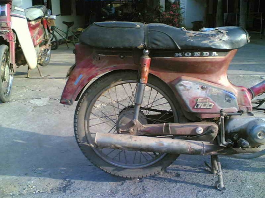 ขายC700(แดง4)เล่มทะเบียนพร้อมชุดโอน เครื่องดีอะไหร่ต้องเก็บขาย 6000 บาท