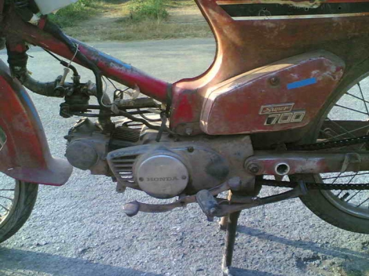 ขายC700(แดง4)เล่มทะเบียนพร้อมชุดโอน เครื่องดีอะไหร่ต้องเก็บขาย 6000 บาท