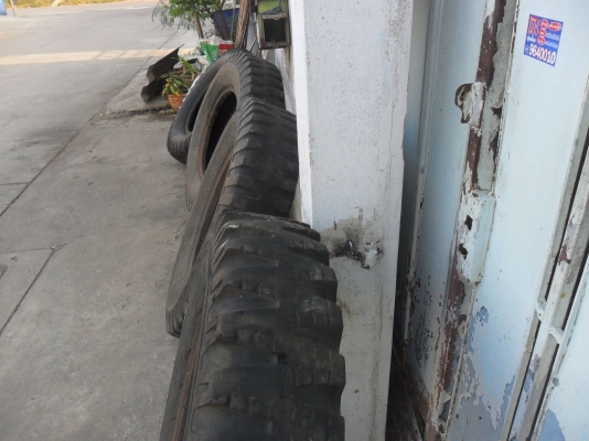 ยาง 9.00 - 20 สวยๆ