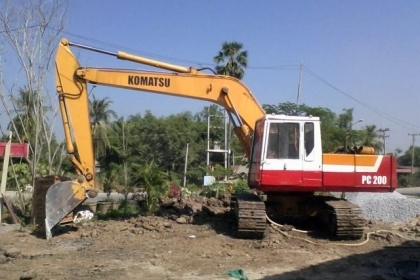 KOMATSU PC200-3คอนโทรนยาว เครื่องปั้มดี เอวแน่นมาก