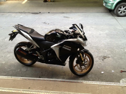 ขายด่วน CBR 250 สภาพดี รถสีดำแม๊คทอง จาก 85.000 เหลือ 79.000 -