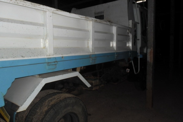 ISUZU DECA 195 HP 6HE1 หกล้อดั๊มพ์ ช่วงล่างใหญ่ยาง 8.25 ขอบ 16" กระบะดั๊มพ์เหล็ก 6 ตันยาว 3.60 เมตร เครื่องดี ภายในครบ แอร์เย็น พวงมาลัยเพาเวอร์ เบรคทริ๊ปฟี้ ช่วงล่างคัชซีสวยไม่มีดาม เอกสารทะเบียนภาษีครบถูกต้องพร้อมโอนได้เลยครับ