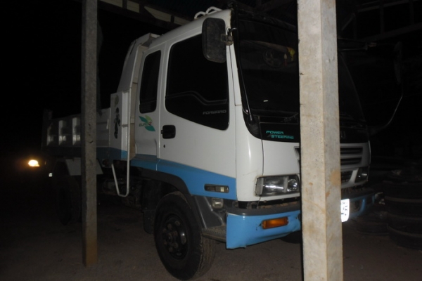 ISUZU DECA 195 HP 6HE1 หกล้อดั๊มพ์ ช่วงล่างใหญ่ยาง 8.25 ขอบ 16" กระบะดั๊มพ์เหล็ก 6 ตันยาว 3.60 เมตร เครื่องดี ภายในครบ แอร์เย็น พวงมาลัยเพาเวอร์ เบรคทริ๊ปฟี้ ช่วงล่างคัชซีสวยไม่มีดาม เอกสารทะเบียนภาษีครบถูกต้องพร้อมโอนได้เลยครับ