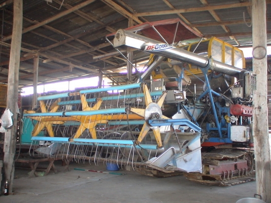 ขายด่วนรถเกี่ยวพร้อมลุยนาปรัง