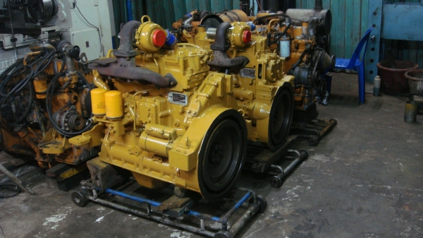 ขายเครื่องโคมัสสุ 12HT