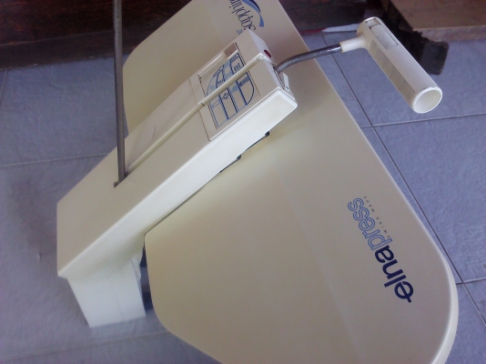 เครื่องรีดผ้า ELNA แบบกดทับ รีดเรียบมากใช้เวลาน้อยเบาแรง(มี VDO รีดให้ดู)