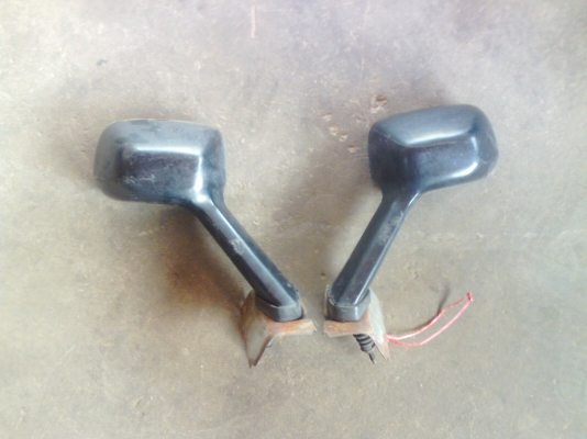 ขายกระจกติดมุมเรโทหน่อยครับ