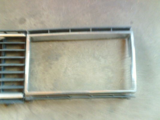 ขายกระจังหน้า VOLVO 244 หน่อยครับ