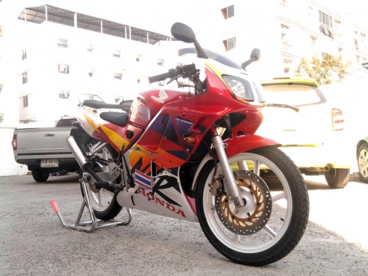 ขออนุญาติขาย HONDA NSR150 RR  มือเดียว สีแดงขาว ล้อแม็ก
