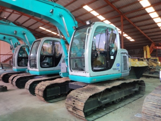ละอองดาวแทรคเตอร์ ขาย รถแบคโฮ ยี่ห้อ KOBELCO SK 135 SR LC มือสองเก่าจากนอกสภาพดีราคาถูก พร้อมสำหรับการใช้งาน