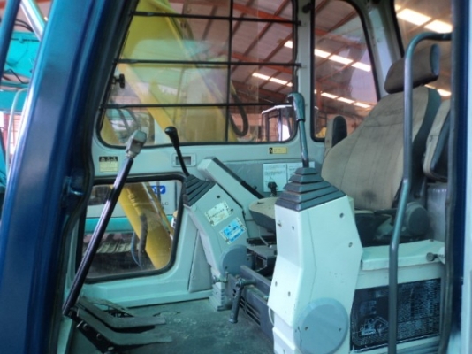 ละอองดาวแทรคเตอร์ ขาย รถแบคโฮ ยี่ห้อ KOBELCO SK 60-3 มือสองเก่าจากนอกสภาพดีราคาถูก พร้อมสำหรับการใช้งาน