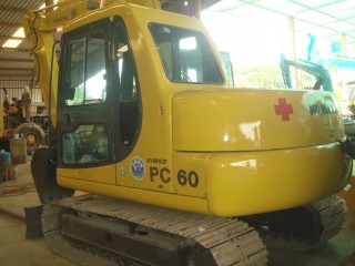 ละอองดาวแทรคเตอร์ ขาย รถแบคโฮ ยี่ห้อ KOBELCO SK 60-3 มือสองเก่าจากนอกสภาพดีราคาถูก พร้อมสำหรับการใช้งาน