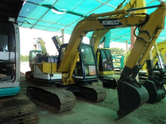 ละอองดาวแทรคเตอร์ ขาย รถแบคโฮ ยี่ห้อ KOBELCO SK 60-3 มือสองเก่าจากนอกสภาพดีราคาถูก พร้อมสำหรับการใช้งาน