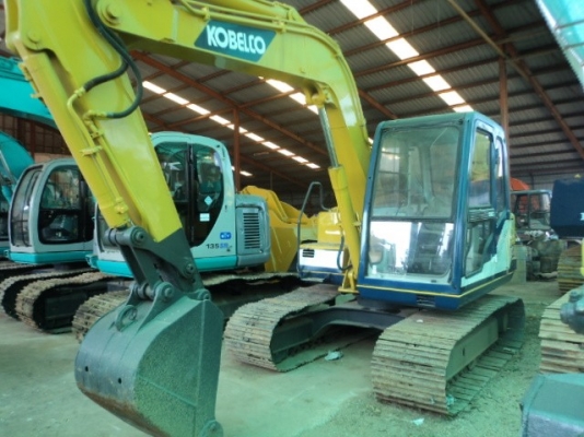 ละอองดาวแทรคเตอร์ ขาย รถแบคโฮ ยี่ห้อ KOBELCO SK 60-3 มือสองเก่าจากนอกสภาพดีราคาถูก พร้อมสำหรับการใช้งาน