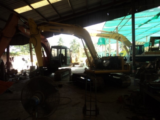 ละอองดาวแทรคเตอร์ ขายรถแบคโฮยี่หัอ KOMATSU PC60-7มือสองเก่าจากนอกสภาพดีราคาถูก พร้อมสำหรับการใช้งาน