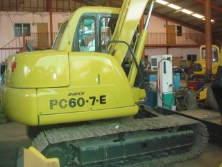 ละอองดาวแทรคเตอร์ ขายรถแบคโฮยี่หัอ KOMATSU PC60-7มือสองเก่าจากนอกสภาพดีราคาถูก พร้อมสำหรับการใช้งาน