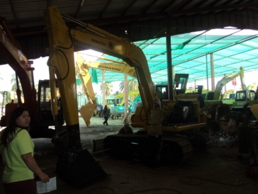 ละอองดาวแทรคเตอร์ ขายรถแบคโฮยี่หัอ KOMATSU PC60-7มือสองเก่าจากนอกสภาพดีราคาถูก พร้อมสำหรับการใช้งาน