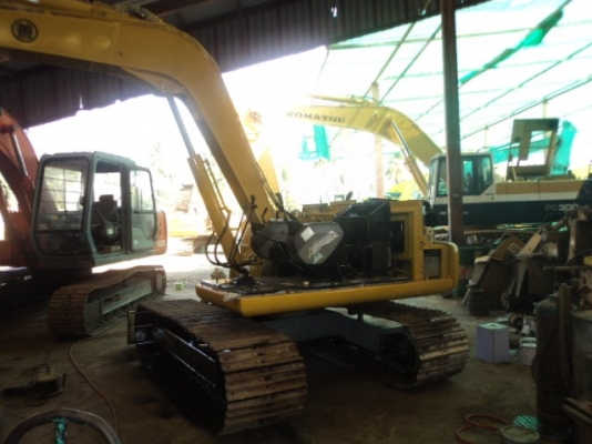 ละอองดาวแทรคเตอร์ ขายรถแบคโฮยี่หัอ KOMATSU PC60-7มือสองเก่าจากนอกสภาพดีราคาถูก พร้อมสำหรับการใช้งาน